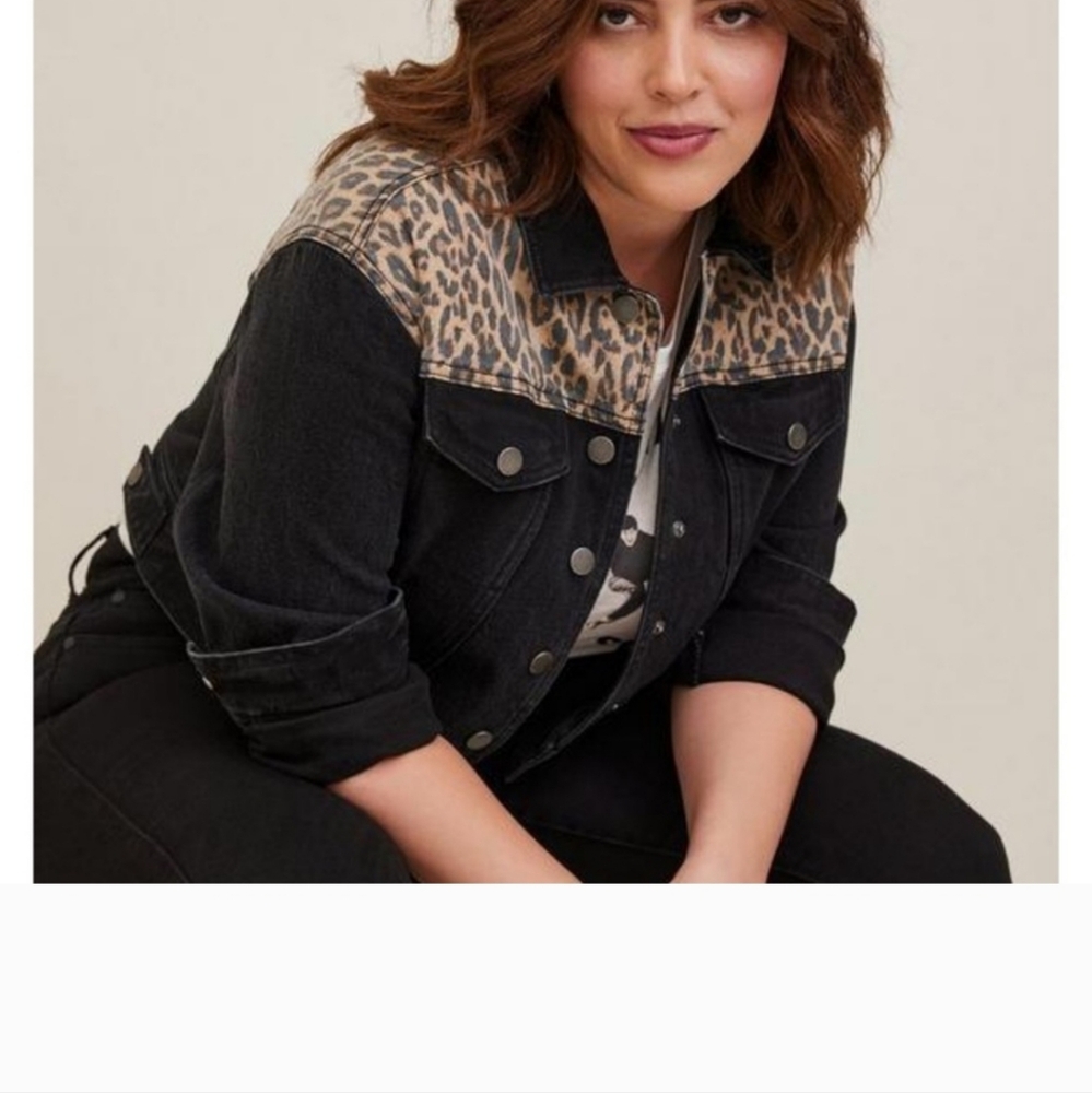 TORRID DENIM TRUCKER JACKET SIZE 5 NWT